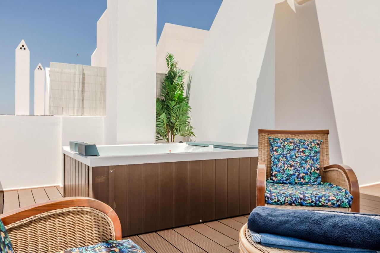 Seascape Villa Private Pool & Rooftop Jacuzzi With Sea View Near Manta Rota Beach فيلا نوفا دي كاسيلا المظهر الخارجي الصورة